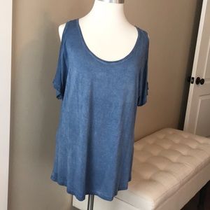 Keyhole sleeve shirt